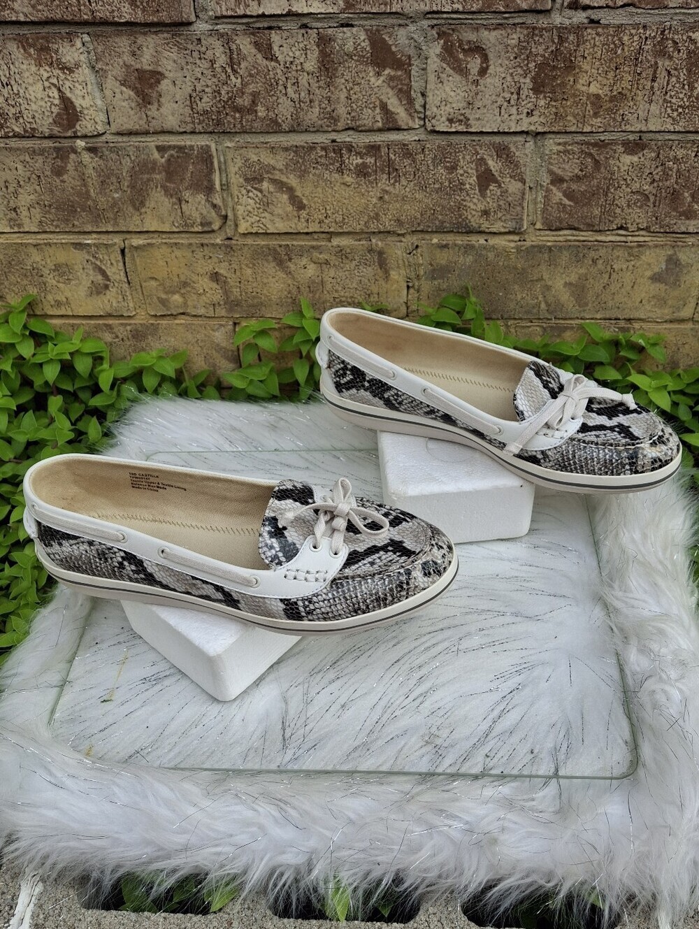 Tommy Bahama Relaxology Castille Boat Shoes Snakeskin Slip-On Loafers Size 10B - Picture 8 of 15